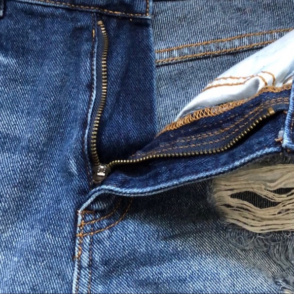 Bullhead Denim Ripped Mom Short - Picture 4 of 4